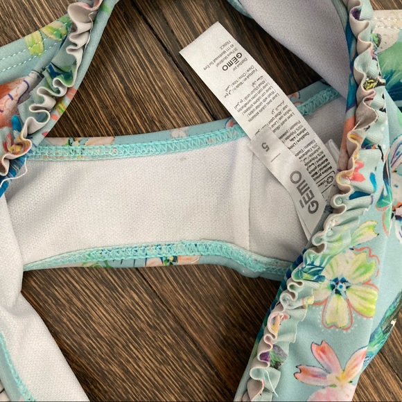 GEMO Girl Two Piece Swim Suit Ruffles 
Blue Parrot Floral Tropical Print 
Size 5 - Picture 3 of 3